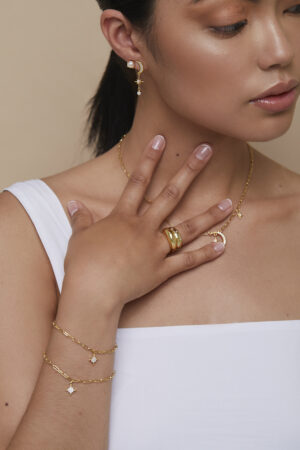 Seamless Welded Bracelets | Astrid & Miyu | Bff bracelets, Bracelets, Solid  gold chains